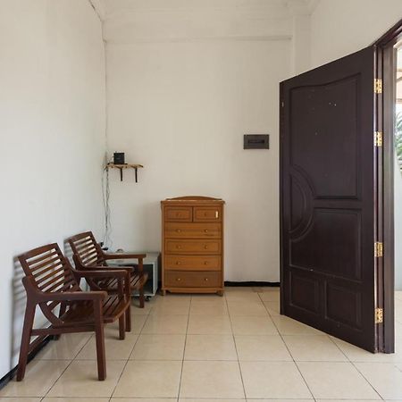 RedDoorz near Widya Mandala University Surabaya Bagian luar foto