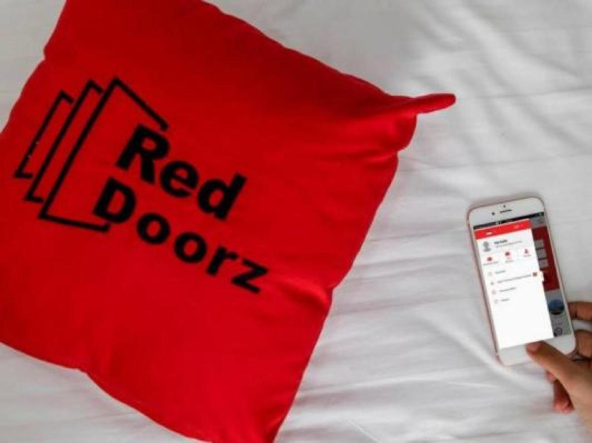 RedDoorz near Widya Mandala University Surabaya Bagian luar foto