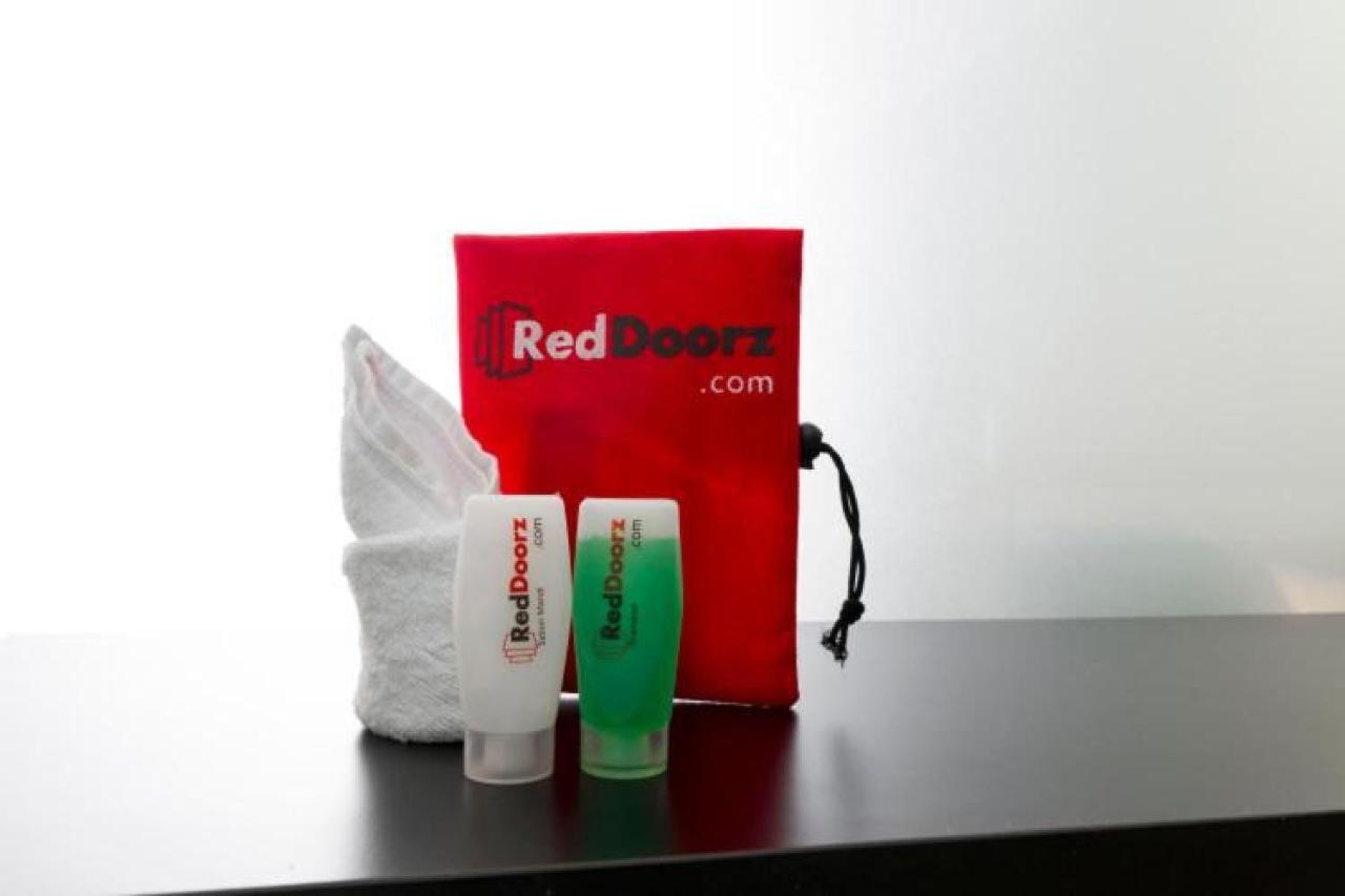 RedDoorz near Widya Mandala University Surabaya Bagian luar foto