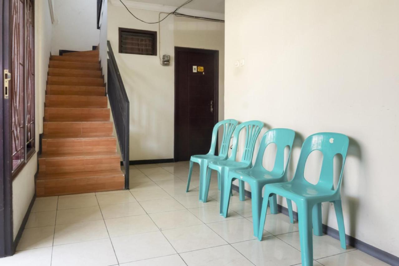 RedDoorz near Widya Mandala University Surabaya Bagian luar foto