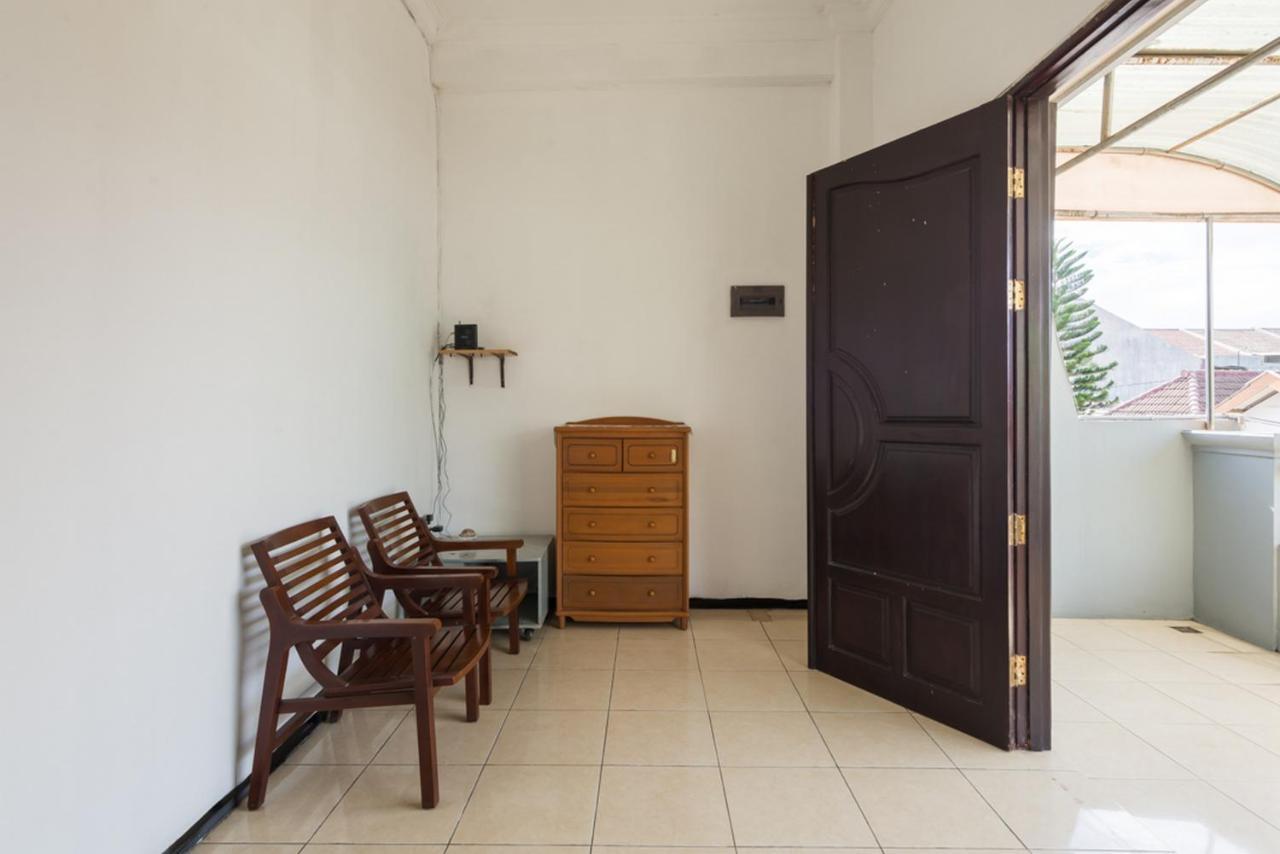 RedDoorz near Widya Mandala University Surabaya Bagian luar foto