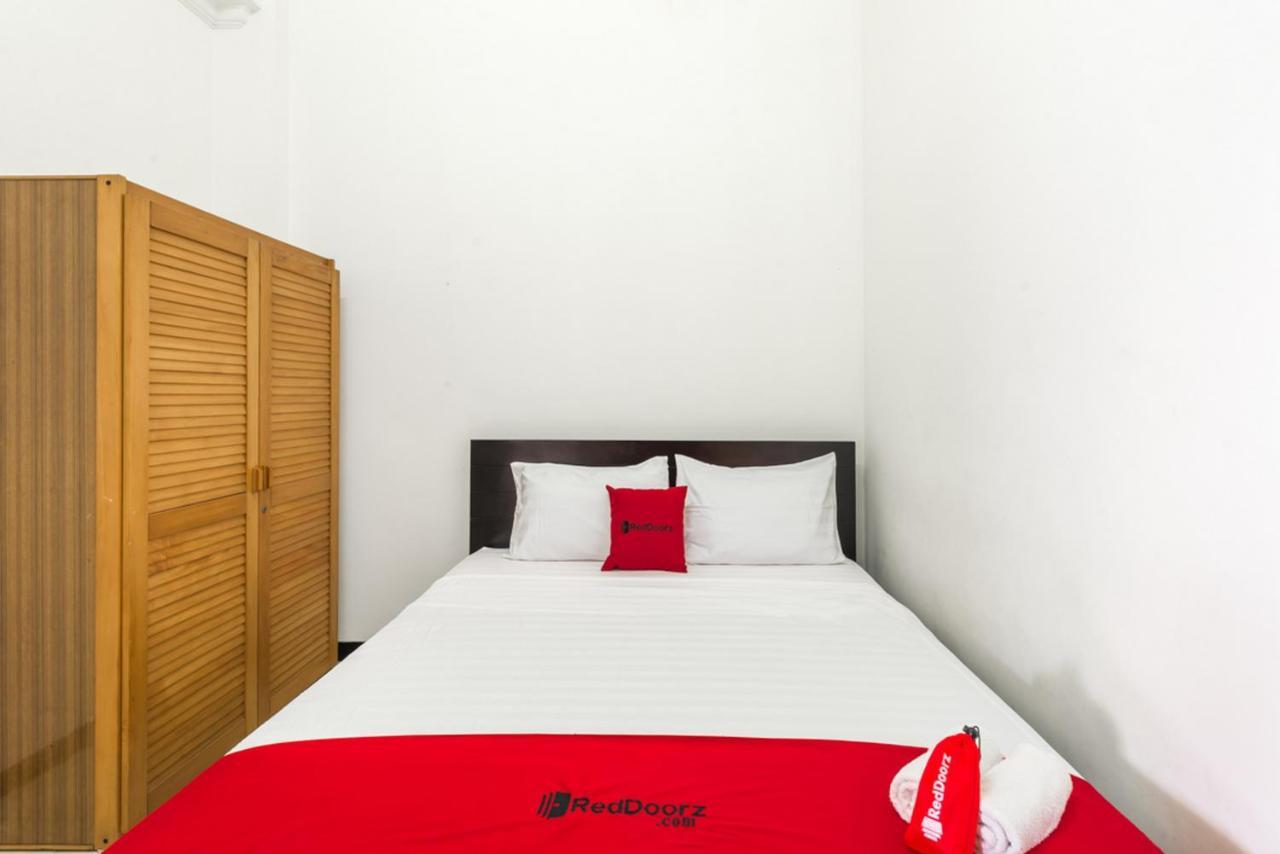 RedDoorz near Widya Mandala University Surabaya Bagian luar foto