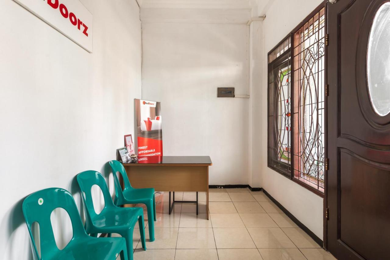RedDoorz near Widya Mandala University Surabaya Bagian luar foto