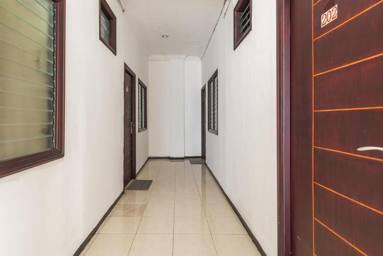 RedDoorz near Widya Mandala University Surabaya Bagian luar foto