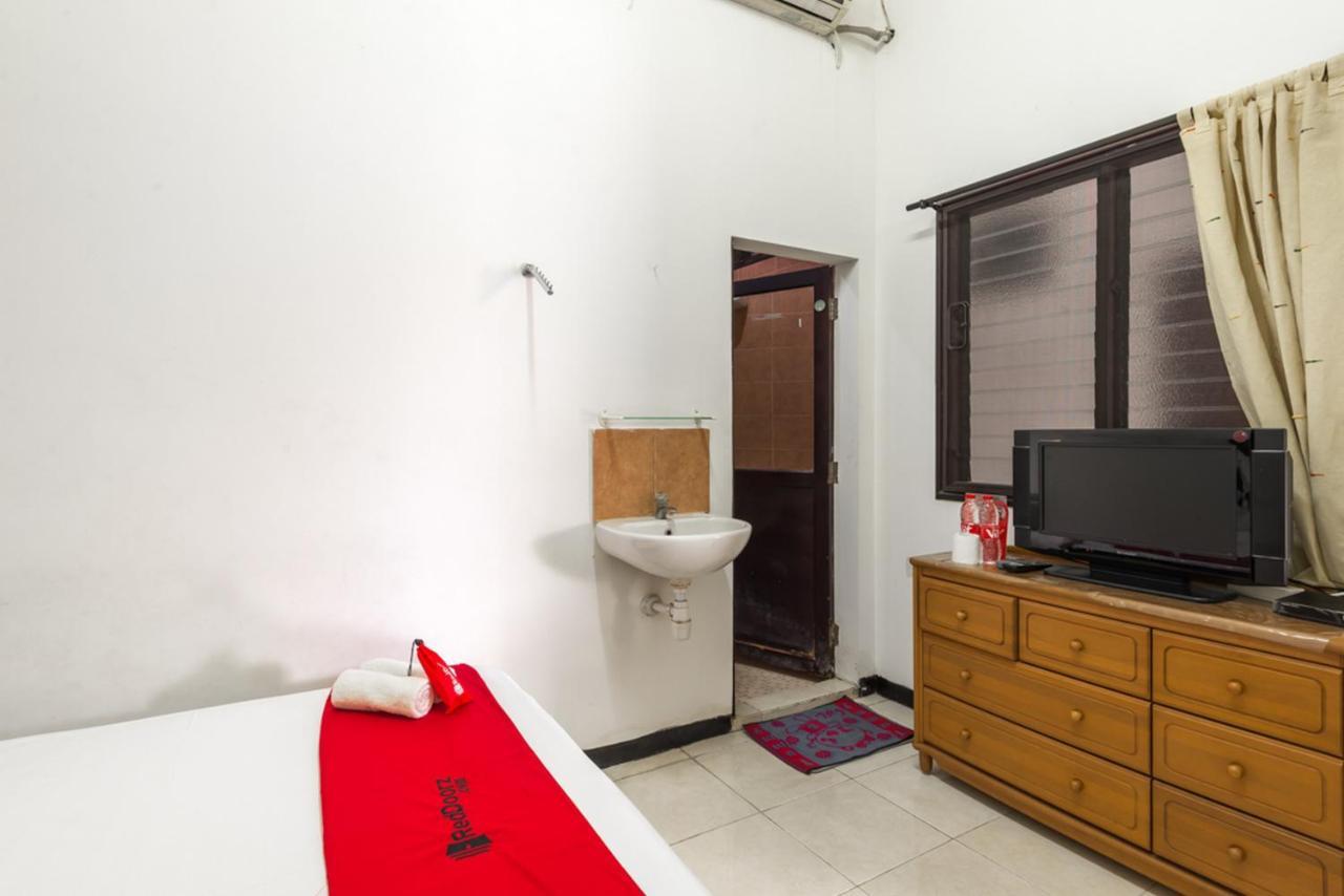 RedDoorz near Widya Mandala University Surabaya Bagian luar foto