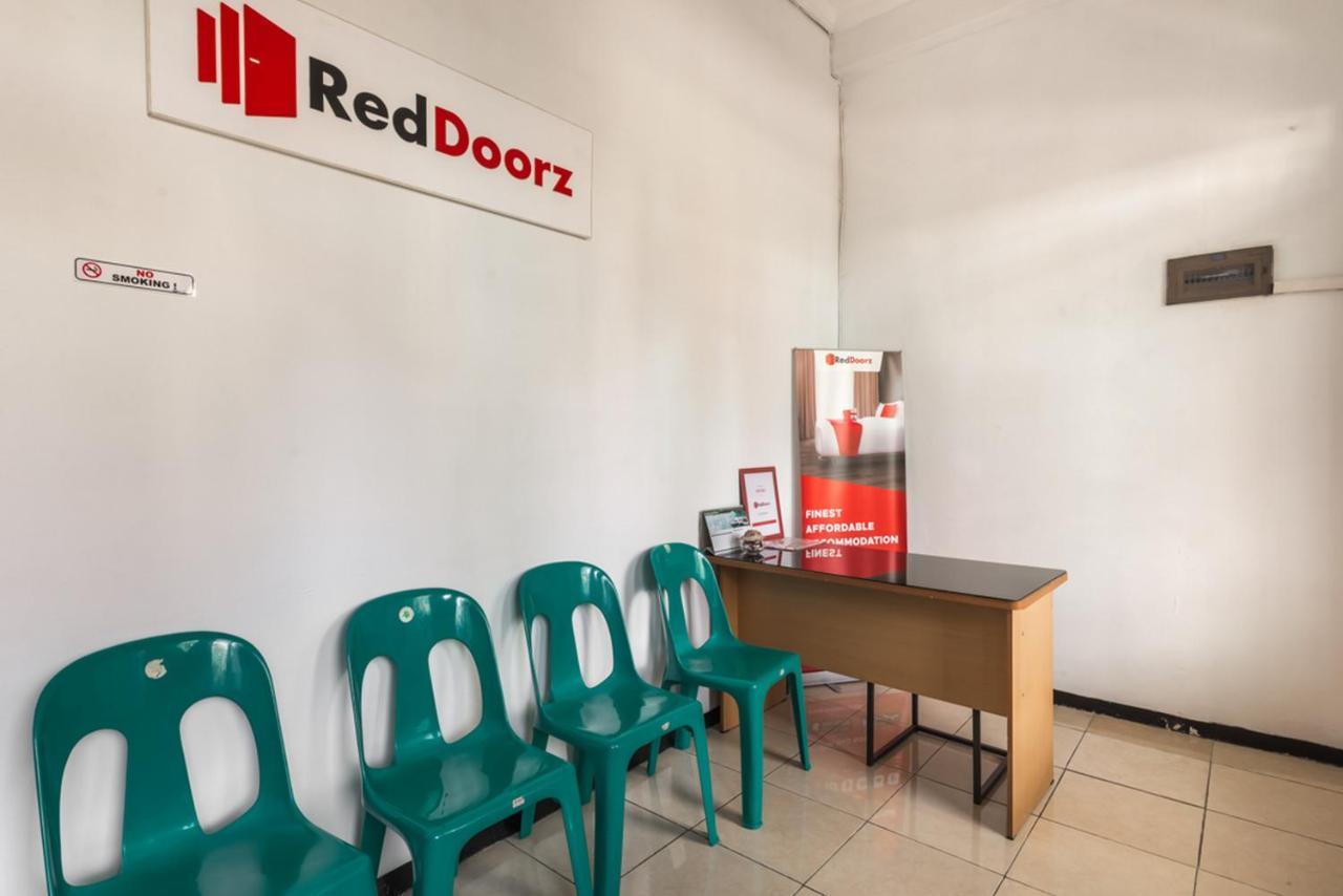 RedDoorz near Widya Mandala University Surabaya Bagian luar foto