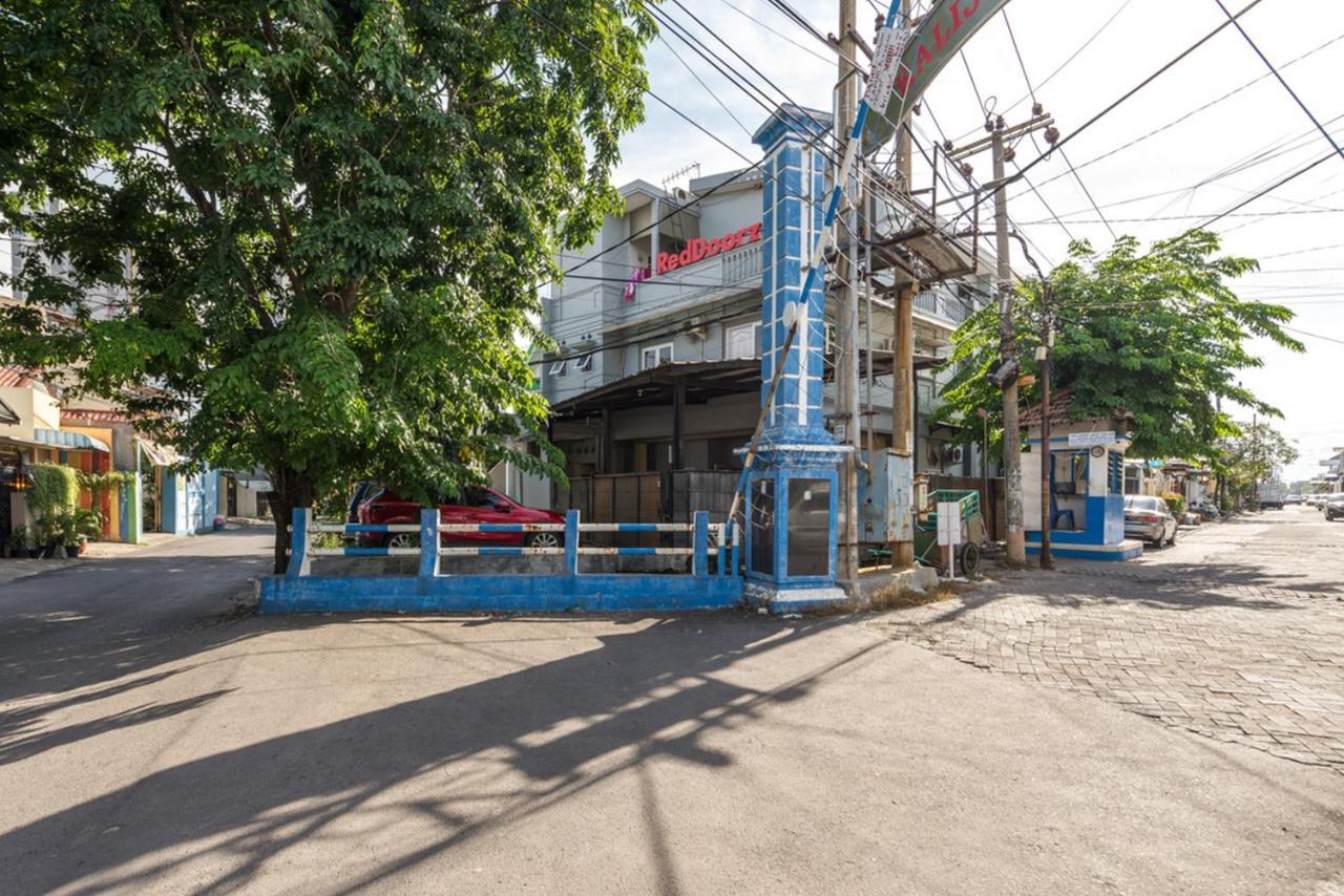 RedDoorz near Widya Mandala University Surabaya Bagian luar foto