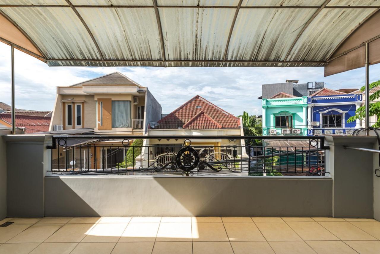RedDoorz near Widya Mandala University Surabaya Bagian luar foto