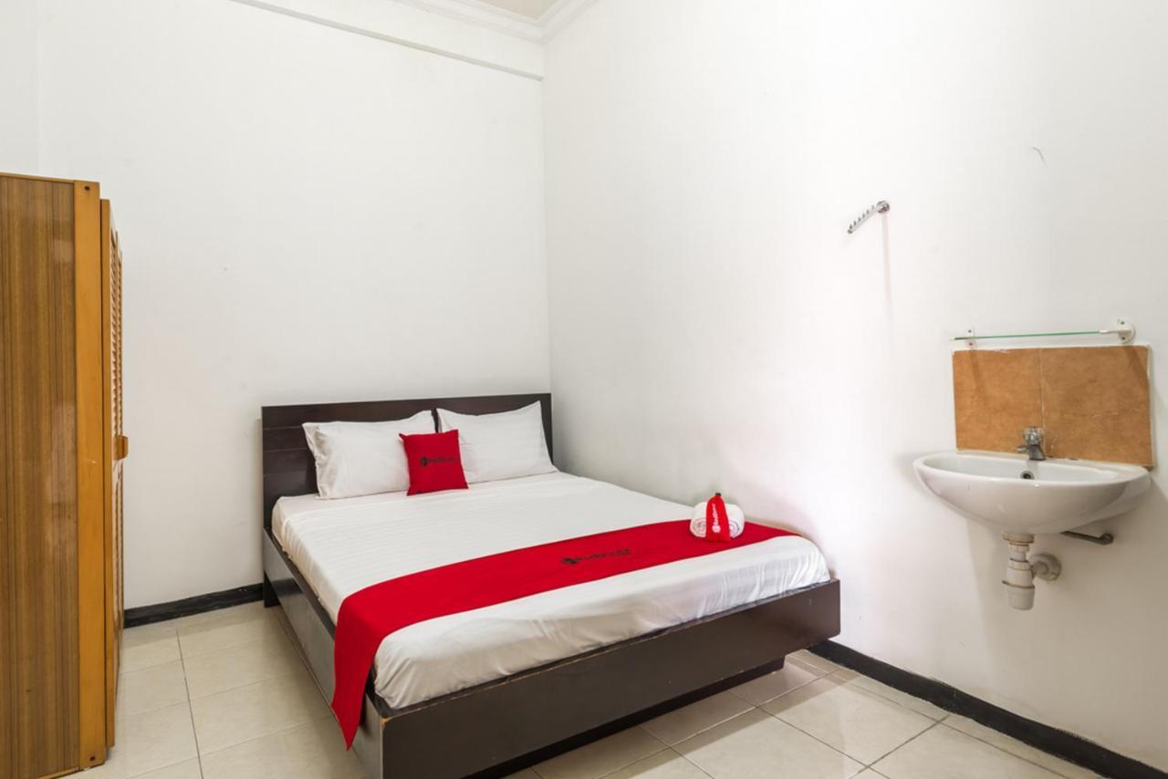 RedDoorz near Widya Mandala University Surabaya Bagian luar foto